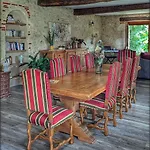 Domaine De Pourrouquet - D'hôtes Couette-café 3*